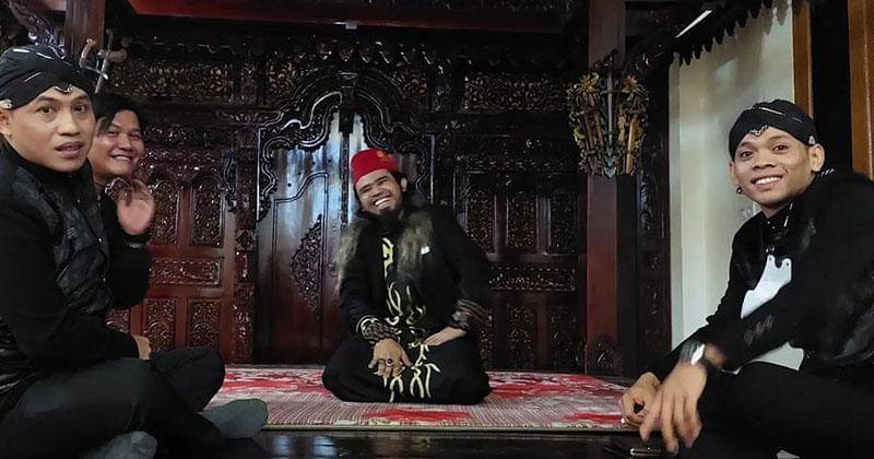 Instagram.com/mbah_den_sariden